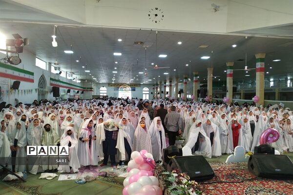 جشن تکلیف ۱۷۰۰ نفری دانش‌آموزان دختر شاهین شهر با حضور ابوذر روحی و اجرای سرود سلام فرمانده ۱ و ۲