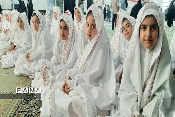 جشن تکلیف ۱۷۰۰ نفری دانش‌آموزان دختر شاهین شهر با حضور ابوذر روحی و اجرای سرود سلام فرمانده ۱ و ۲