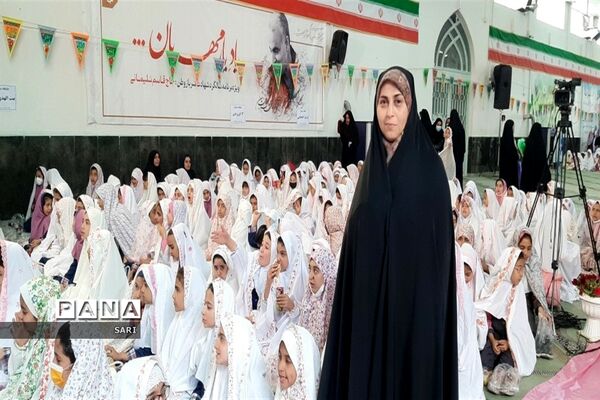 جشن تکلیف ۱۷۰۰ نفری دانش‌آموزان دختر شاهین شهر با حضور ابوذر روحی و اجرای سرود سلام فرمانده ۱ و ۲