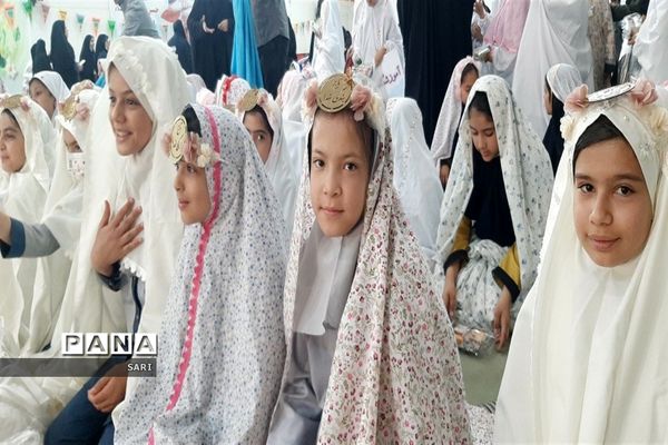 جشن تکلیف ۱۷۰۰ نفری دانش‌آموزان دختر شاهین شهر با حضور ابوذر روحی و اجرای سرود سلام فرمانده ۱ و ۲