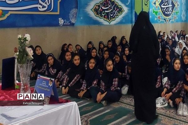 جلسه پرسش و پاسخ عفاف و حجاب در دبستان مطهره قرچک
