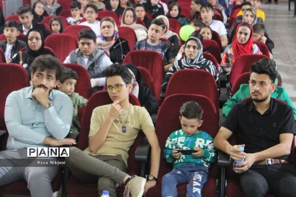 همایش تجلیل از دانش‌آموزان نمونه دبیرستان قریب ناحیه یک بهارستان