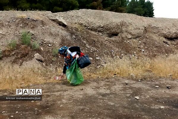 اجرای برنامه همگانی اداره محیط زیست در پارک جنگلی شهدای گمنام شهرستان قرچک