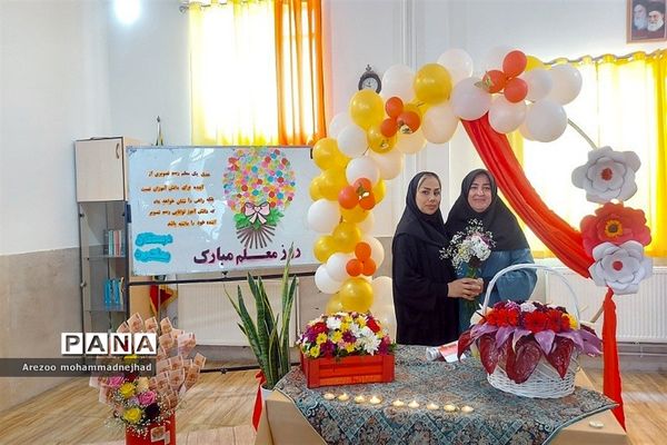 مراسم گرامیداشت معلم در دبستان مطهره قرچک