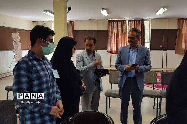 داوری جشنواره نوجوان خوارزمی محور برنامه‌نویسی در مدرسه شهید بهشتی رودهن