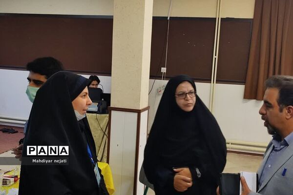 داوری جشنواره نوجوان خوارزمی محور برنامه‌نویسی در مدرسه شهید بهشتی رودهن