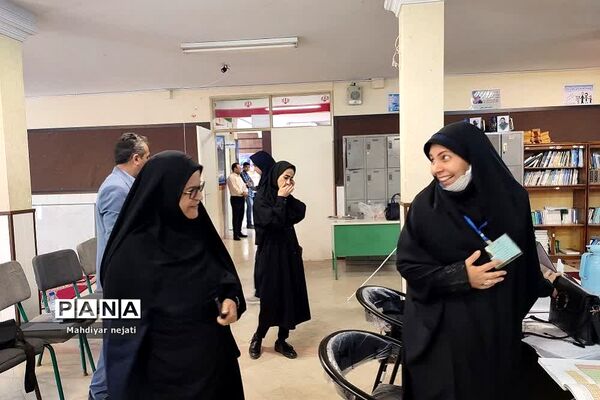 داوری جشنواره نوجوان خوارزمی محور برنامه‌نویسی در مدرسه شهید بهشتی رودهن