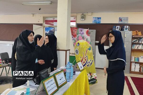 داوری جشنواره نوجوان خوارزمی محور برنامه‌نویسی در مدرسه شهید بهشتی رودهن
