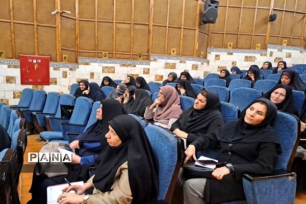 برگزاری دوره آموزشی دانش افزایی ویژه مدیران و معاونان پرورشی مدارس شاهد و سمپاد در البرز
