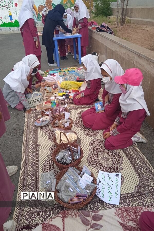 برگزاری بازارچه کسب و کار دانش‌آموزی در دبستان بوستان شهرستان بن