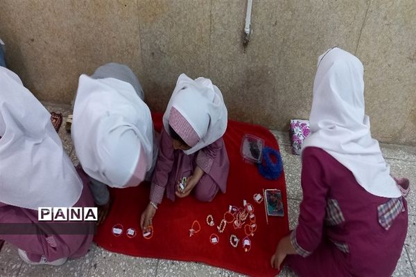 برگزاری بازارچه کسب و کار دانش‌آموزی در دبستان بوستان شهرستان بن