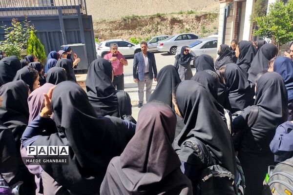 بازدید دانش‌آموزان هنرستان پروین اعتصامی از کارخانه پندار تحریر شهرستان پردیس