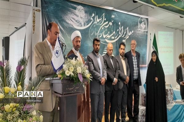 برگزاری همایش تقدیر از معلمان نمونه و پیشکسوتان فرهنگی شهرستان فیروزکوه