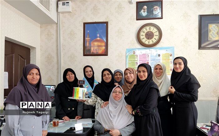 برگزاری گرامیداشت مقام معلم در دبیرستان نمونه دولتی امام رضا (ع)