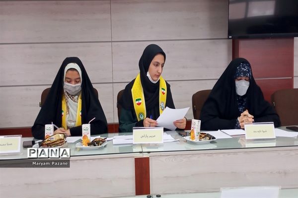 برگزاری نشست شورای دانش‌آموزی منطقه ملارد و تقدیر از دانش‌آموزان فعال