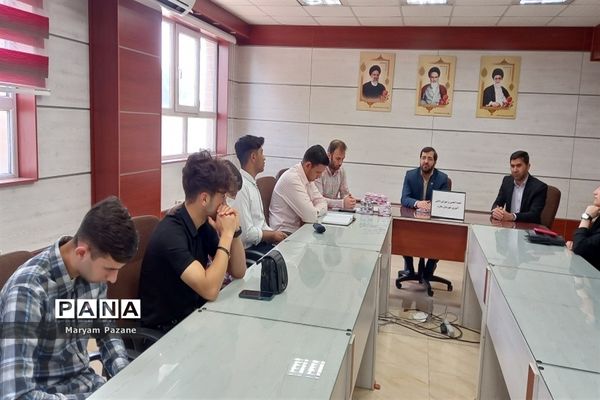 برگزاری نشست شورای دانش‌آموزی منطقه ملارد و تقدیر از دانش‌آموزان فعال