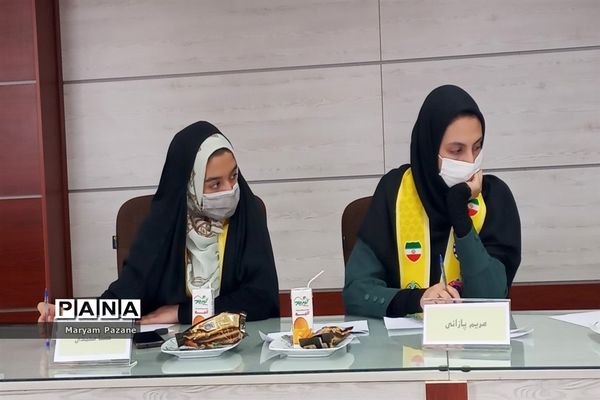 برگزاری نشست شورای دانش‌آموزی منطقه ملارد و تقدیر از دانش‌آموزان فعال
