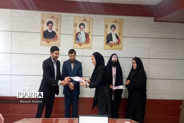 برگزاری نشست شورای دانش‌آموزی منطقه ملارد و تقدیر از دانش‌آموزان فعال