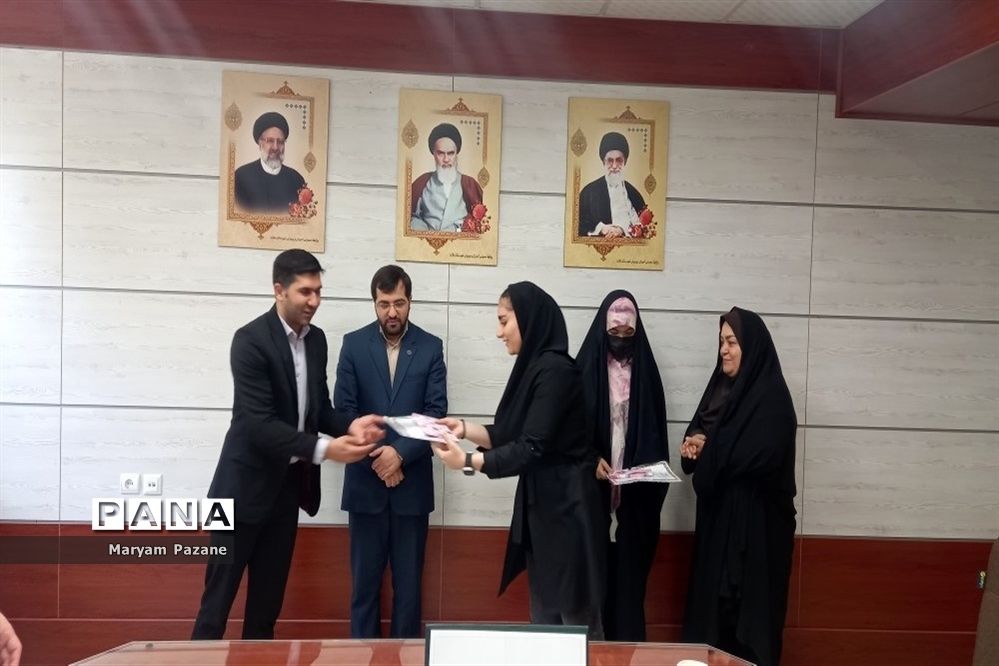برگزاری نشست شورای دانش‌آموزی منطقه ملارد و تقدیر از دانش‌آموزان فعال