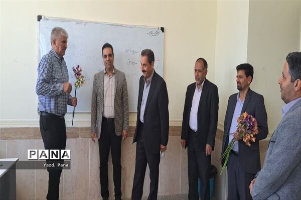 گرامیداشت مقام معلم در دبیرستان طرازی ناحیه یک یزد