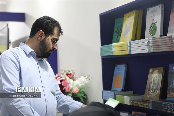 غرفه دانشگاه فرهنگیان در سی و چهارمین دوره نمایشگاه بین‌المللی کتاب تهران