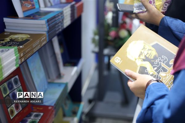 غرفه دانشگاه فرهنگیان در سی و چهارمین دوره نمایشگاه بین‌المللی کتاب تهران