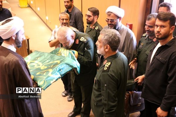 بازدید فرمانده هوافضای سپاه از موزه دفاع مقدس قم