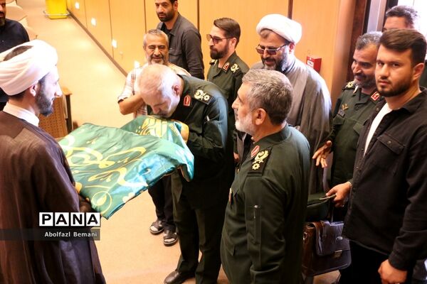 بازدید فرمانده هوافضای سپاه از موزه دفاع مقدس قم