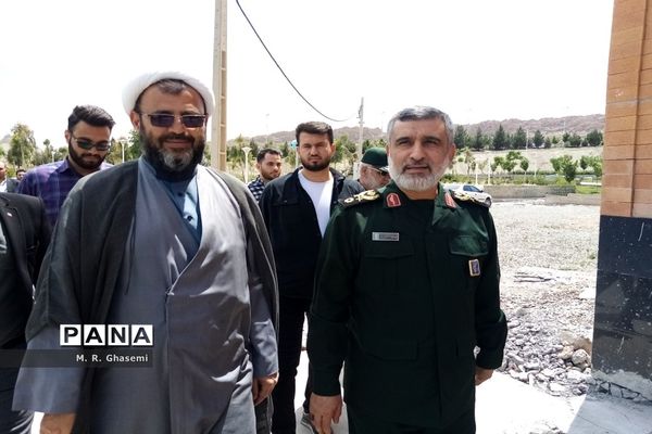 بازدید فرمانده هوافضای سپاه از موزه دفاع مقدس قم