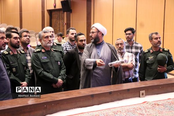 بازدید فرمانده هوافضای سپاه از موزه دفاع مقدس قم