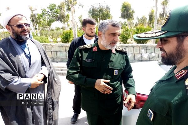بازدید فرمانده هوافضای سپاه از موزه دفاع مقدس قم