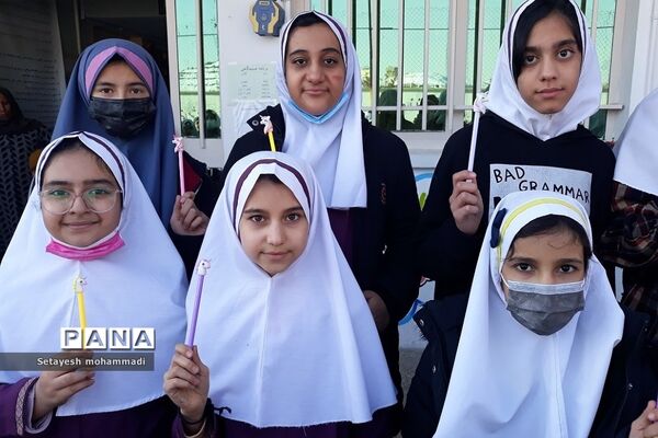 تقدیر از دانش‌آموزان فعال فرهنگی، هنری و قرآنی در دبستان حضرت زهرا(س)۲ رودهن