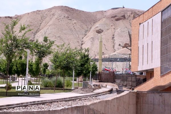 آماده‌سازی نمایشگاه دستاوردهای هوافضا برای بازدید گروه‌های دانش‌آموزی استان قم