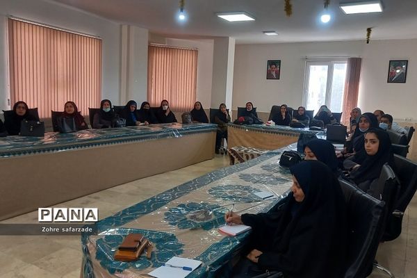 برگزاری کارگاه‌های آموزش ریاضی ویژه آموزگاران مقطع ابتدایی در آموزش و پرورش رودهن