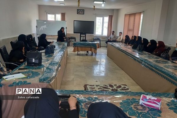 برگزاری کارگاه‌های آموزش ریاضی ویژه آموزگاران مقطع ابتدایی در آموزش و پرورش رودهن