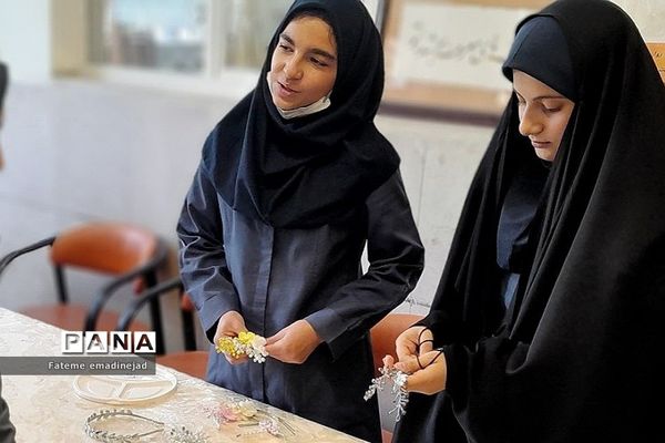 داوری منطقه‌ای جشنواره نوجوان خوارزمی در دبیرستان تربیت رودهن