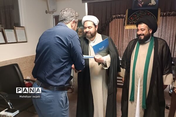 نشست مسئول امور مساجد شرق استان تهران با اعضای هیات امنای مسجد انصارالمهدی (عج) رودهن