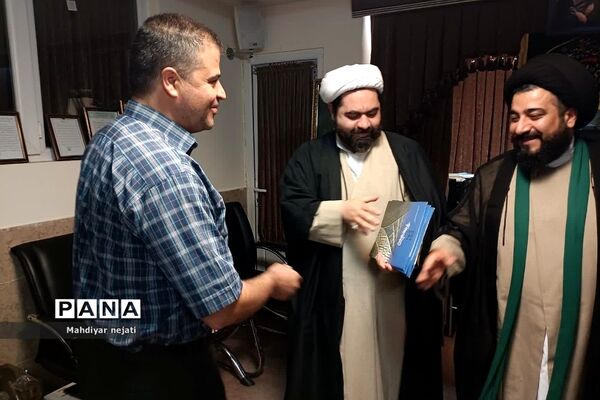 نشست مسئول امور مساجد شرق استان تهران با اعضای هیات امنای مسجد انصارالمهدی (عج) رودهن