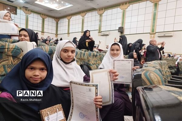 تقدیر از دختران فعال قرآنی پاکدشت