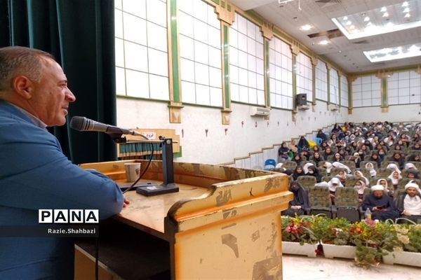 تقدیر از دختران فعال قرآنی پاکدشت