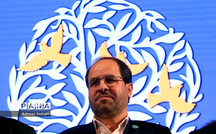 نشان سرو به دکتر سید محمد مقیمی رئیس دانشگاه تهران اعطا شد