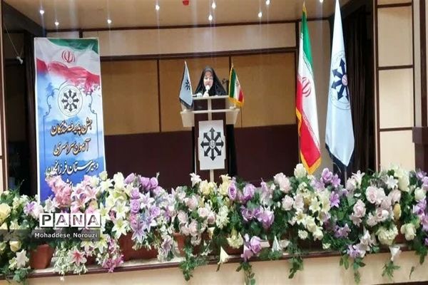 تجلیل از دانش‌آموزان برترآموزشگاه فرزانگان اسلامشهر