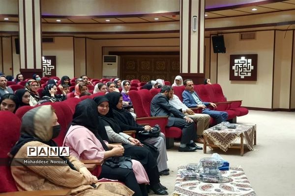 تجلیل از دانش‌آموزان برترآموزشگاه فرزانگان اسلامشهر