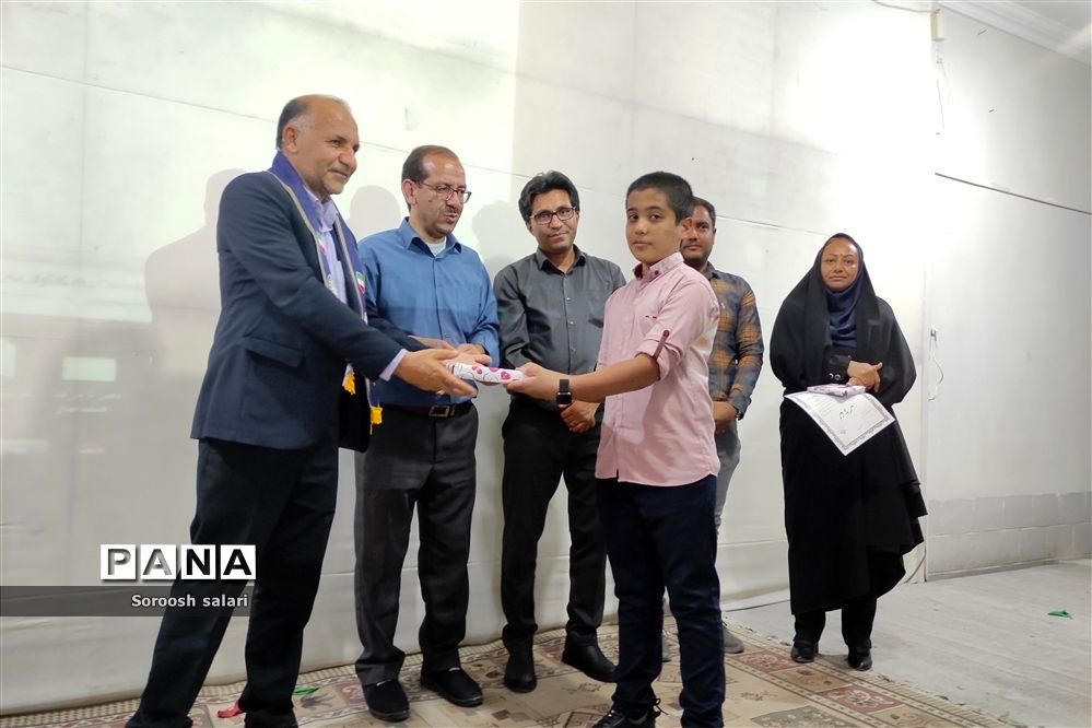 تقدیر از داوران و دانش آموزان برتر المپیاد رویش (بازی های فکری) سازمان دانش آموزی داراب