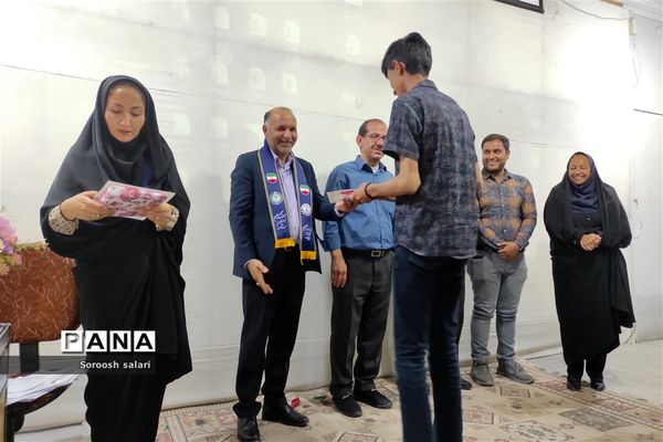 تقدیر از داوران و دانش آموزان برتر المپیاد رویش (بازی های فکری) سازمان دانش آموزی داراب