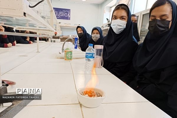 بازدید دانش‌آموزان دبیرستان حضرت زینب(س) از پژوهش‌سرای دانش‌آموزی جابربن‌حیان فشافویه