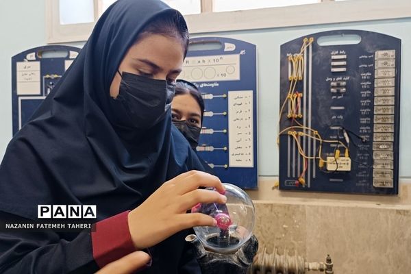 بازدید دانش‌آموزان دبیرستان حضرت زینب(س) از پژوهش‌سرای دانش‌آموزی جابربن‌حیان فشافویه