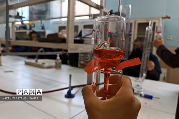 بازدید دانش‌آموزان دبیرستان حضرت زینب(س) از پژوهش‌سرای دانش‌آموزی جابربن‌حیان فشافویه