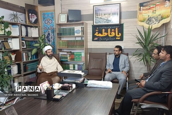 دیدار مدیران و معلمان نمونه با امام جمعه فشافویه