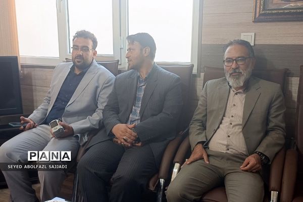 دیدار مدیران و معلمان نمونه با امام جمعه فشافویه